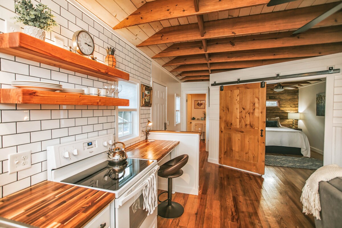 Carriage House At The White Barn Compound Guesthouses For Rent