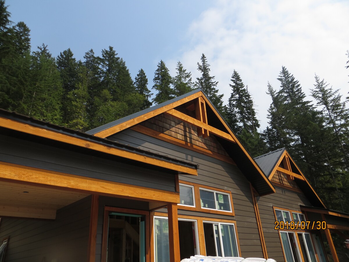 Kootenay Hot Spring Cabins Cabin 2 Chalets For Rent In Nakusp