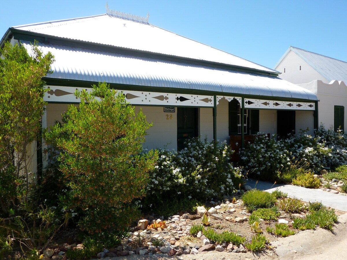 Vine Cottage Victorian Charm Houses For Rent In Prince Albert
