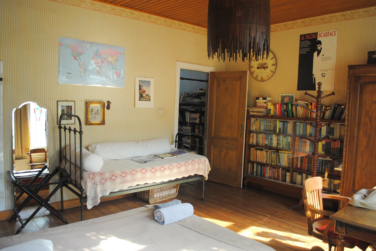 Book Lovers Room Near Station Reihenhauser Zur Miete In