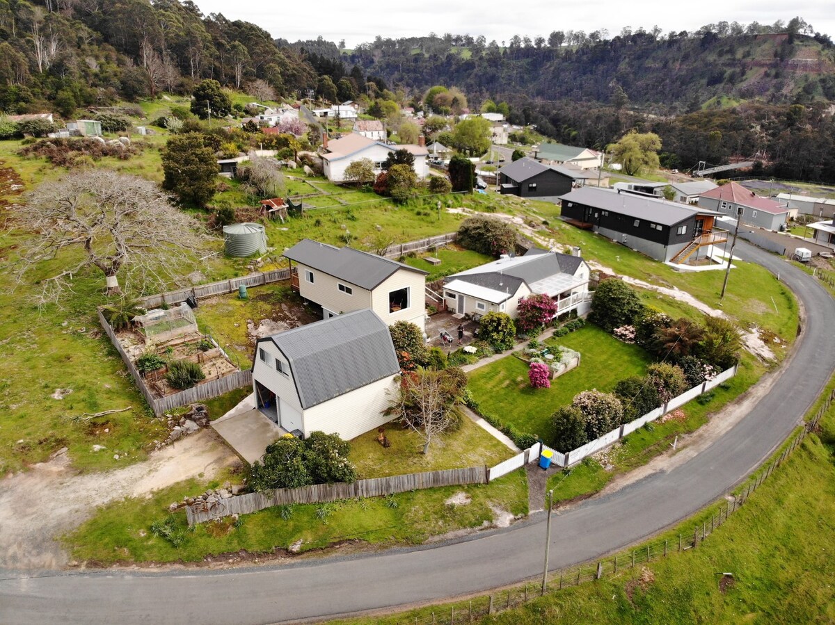 Quiet Location Overlooking The Blue Derby Trails Cottages For