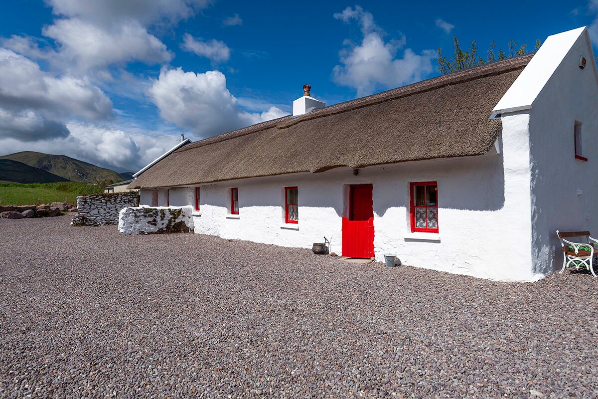 Thatch Cottage Houses For Rent In Dingle Peninsula