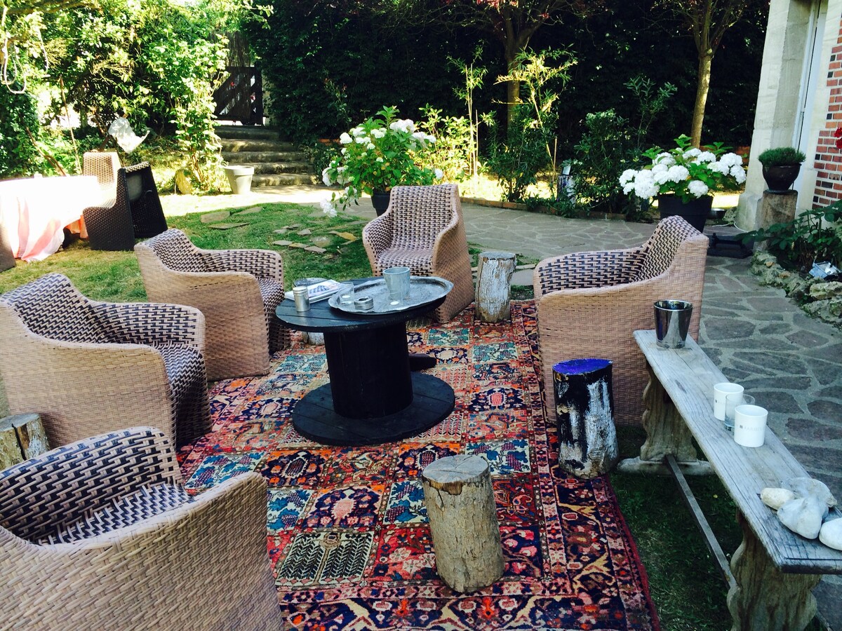 Chambre de charme "nude" deauville bed & breakfasts for rent in ... Patio Créatif Fireplace