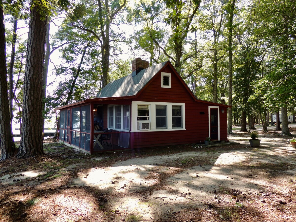 The Little Red Cabin Cabins For Rent In Deltaville