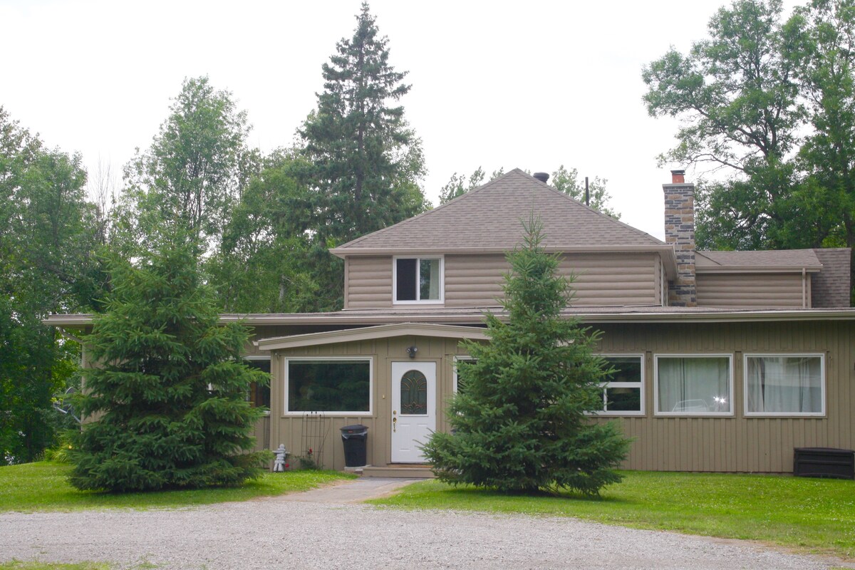Lochaven Inn Cabins For Rent In Algonquin Highlands