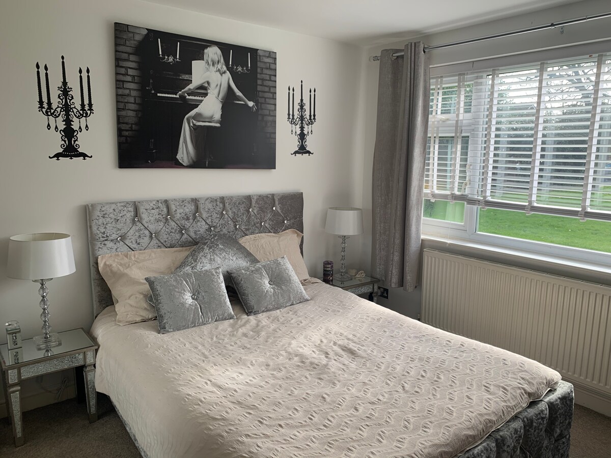 Double Bedroom Near Heathrow Kingsize Bed Tv Appartamenti GÄ§all Kiri Ä¡ewwa Slough airbnb