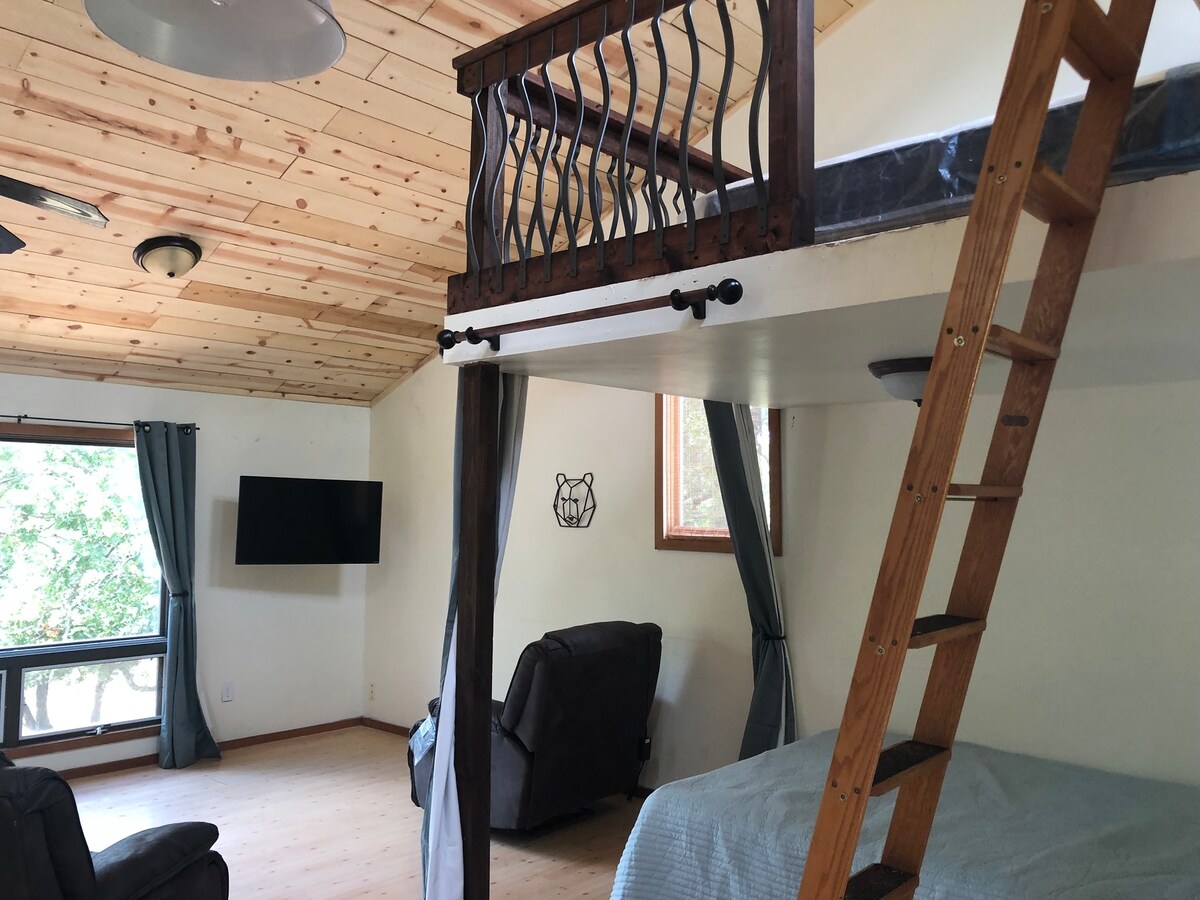 Five Acre Cabins Rustic Open Floor Plan Studio Cabins For Rent