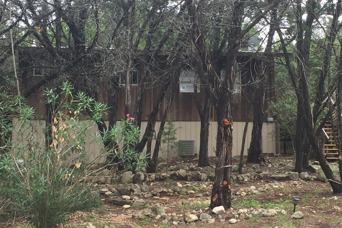 Lago Vista Lake Travis Cabin Cottages For Rent In Lago Vista