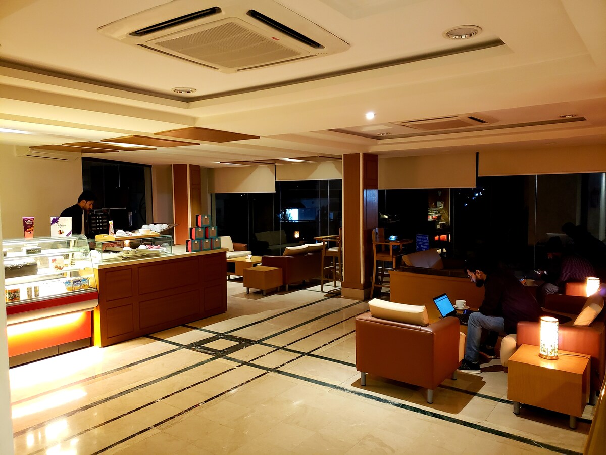 Woodpecker Suites Hotel Bahria Town Islamabad Bed And