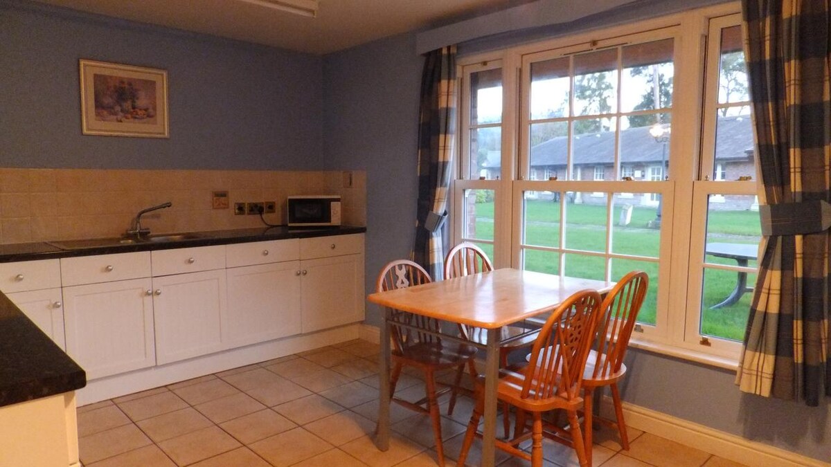 Netley Hall Estate Lavender Cottage Guesthouses For Rent In Netley