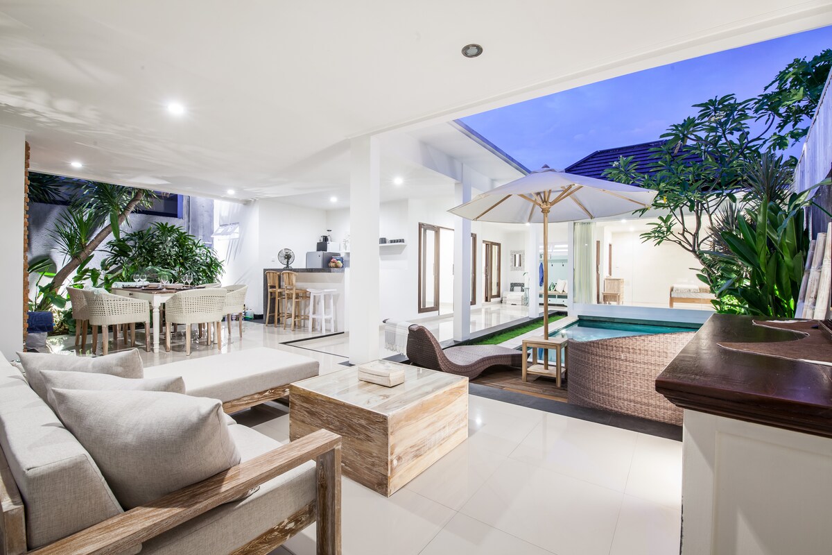Newly Renovated 2 Bdrm Villa In Heart Of Seminyak Villas