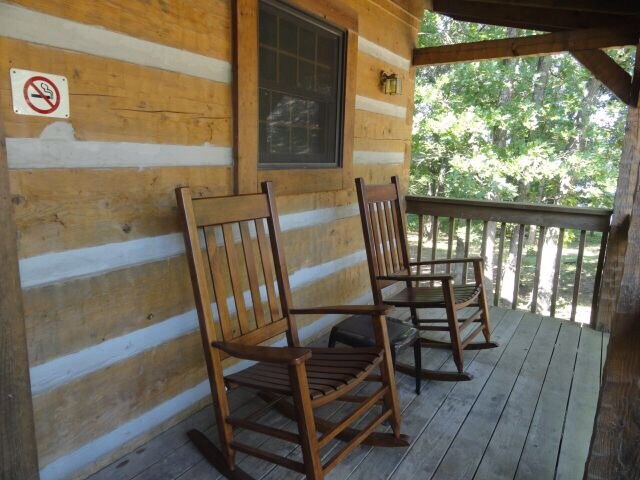 Wolf Cub Cabin With Winter Rates Cabins For Rent In Pittsburg