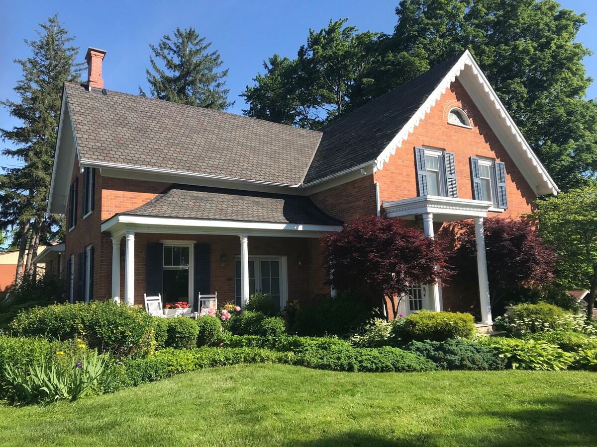 Lily Pond Estate Cottage Apartments For Rent In Port Dover