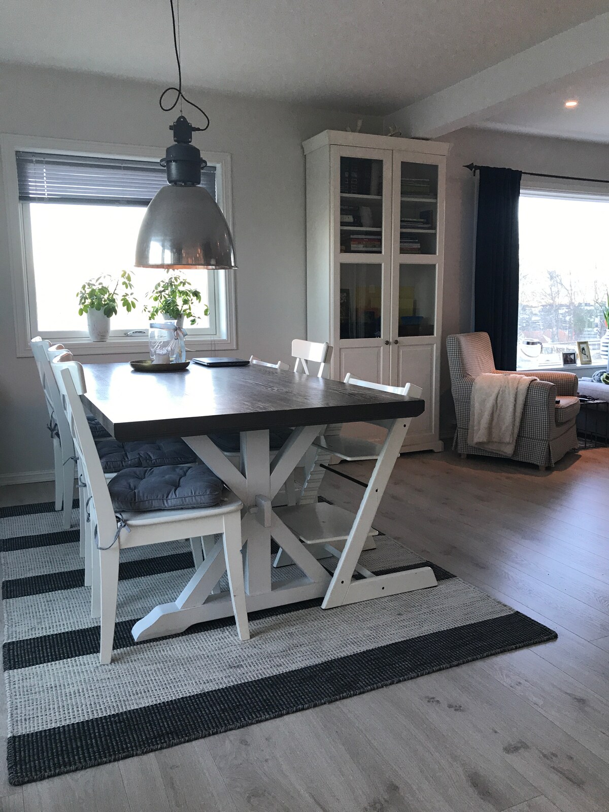 Sentralt og koselig hus houses for rent in Ã
lesund, møre og ... Spisestue hvid