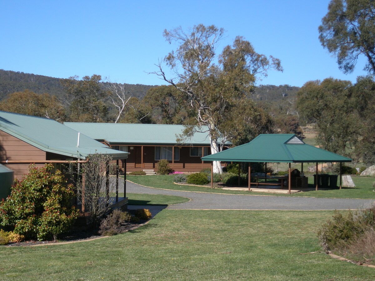 Snowy Mountains Alpine Cottages Cabins For Rent In Adaminaby