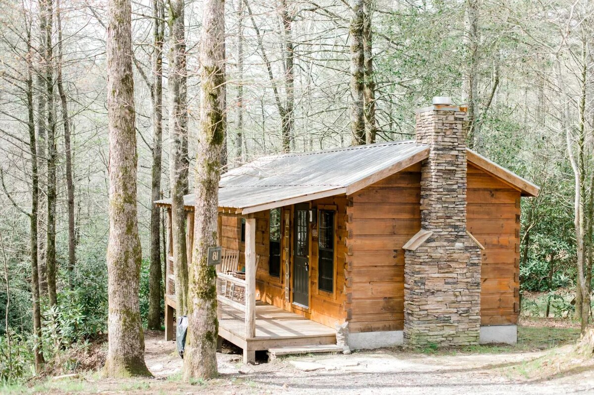 Cozy Cabin Nestled In The Woods Cabins For Rent In Highlands