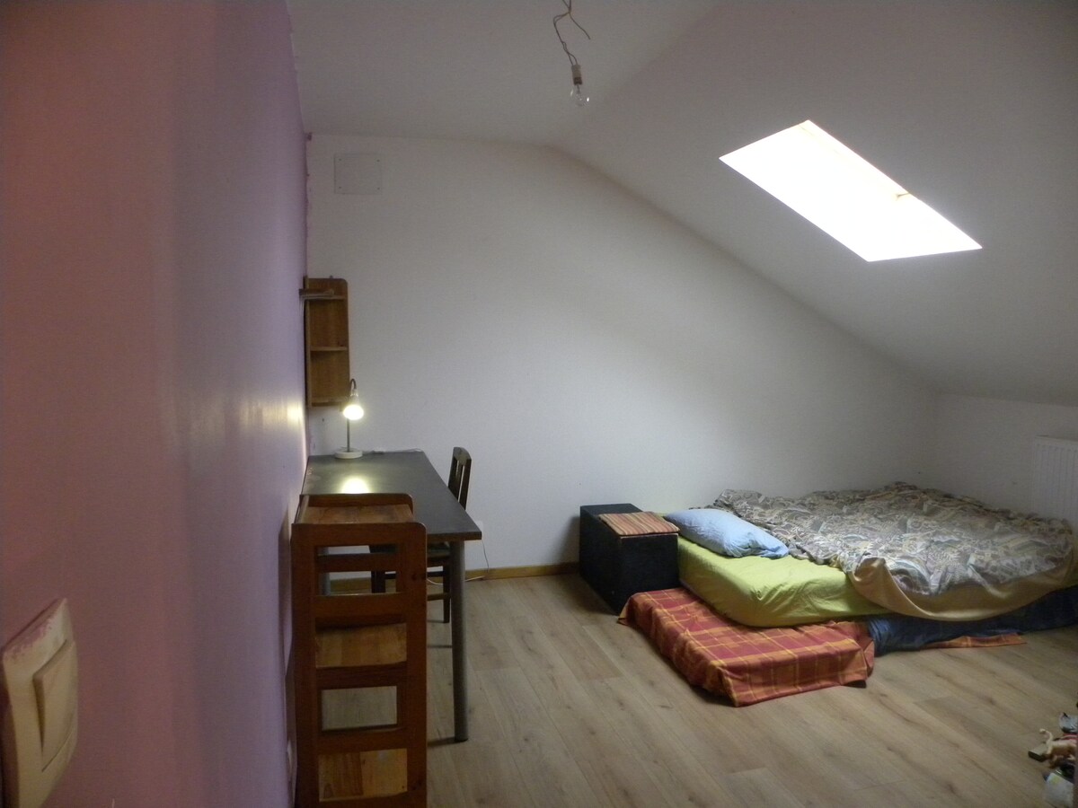 Grand Chambre Dans Duplex Proche Cabaret Vert Wohnungen Zur