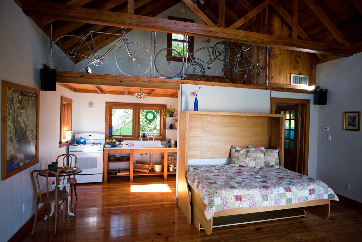 Artsy Handcrafted Cabin Downtown Guesthouses For Rent In Lafayette