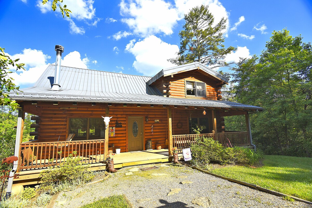 Bison Overlook On A 65 Acre Buffalo Ranch Farm Stays For Rent
