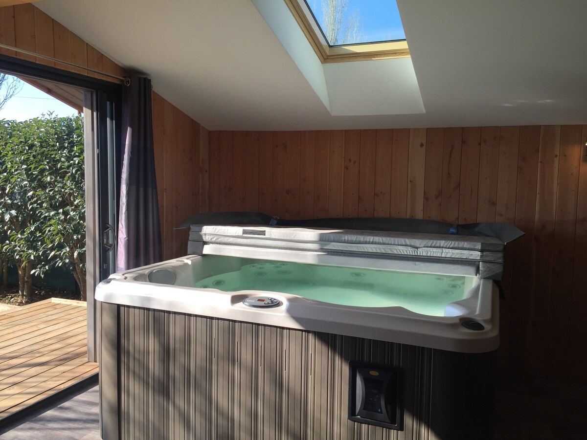 Chalet avec jacuzzi intérieur maisons àlouer àhyères Deco jacuzzi interieur