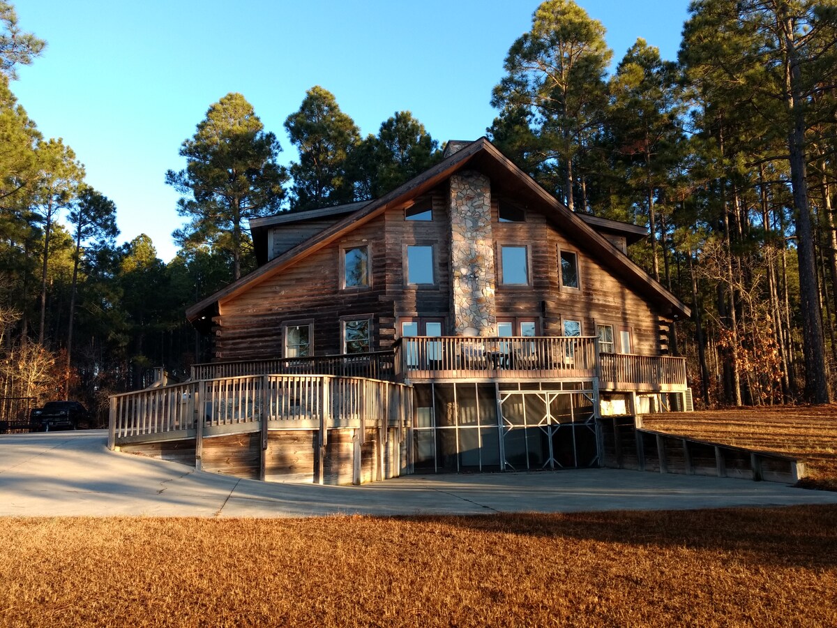 Luxurious Log Cabin On The Lake At Bay Tree Lakes Cabins For