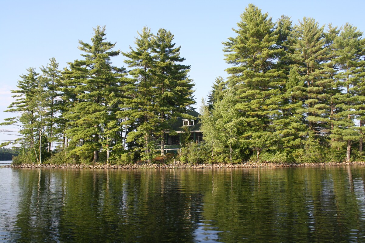 Pine Isle, Lake MaranacookBlue Rm in Winthrop