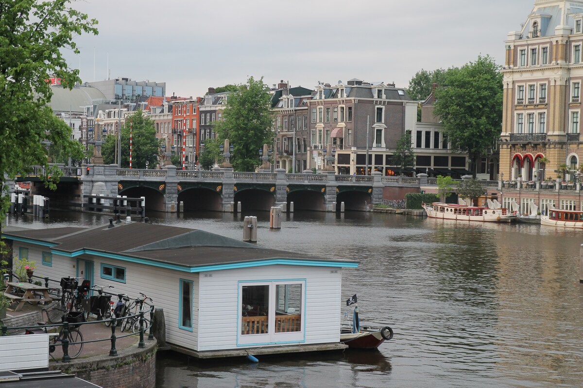 Family Houseboat in city center