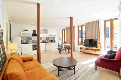 Propriété Airbnb réussie: 2-bedroom apartment in Hyères city center à Hyères