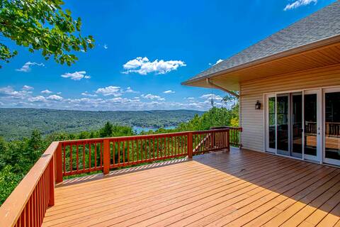 Stunning View! 5000 sq. ft! Gameroom-Dogs!