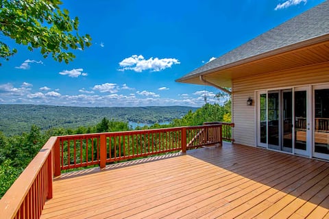 Stunning View! 5000 sq. ft! Gameroom-Dogs!