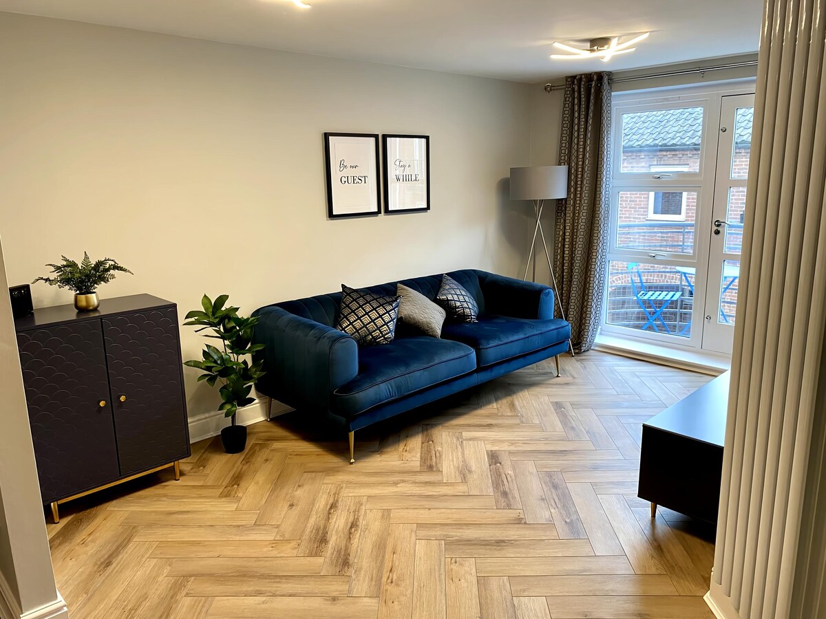 Popular Airbnb listing: Luxury Riverside City Centre Apartment in Fulford