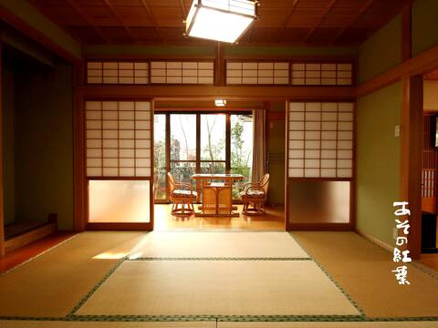 [Autumn leaves] Please relax in Aso's pure Japanese-style house and Japanese-style garden!
