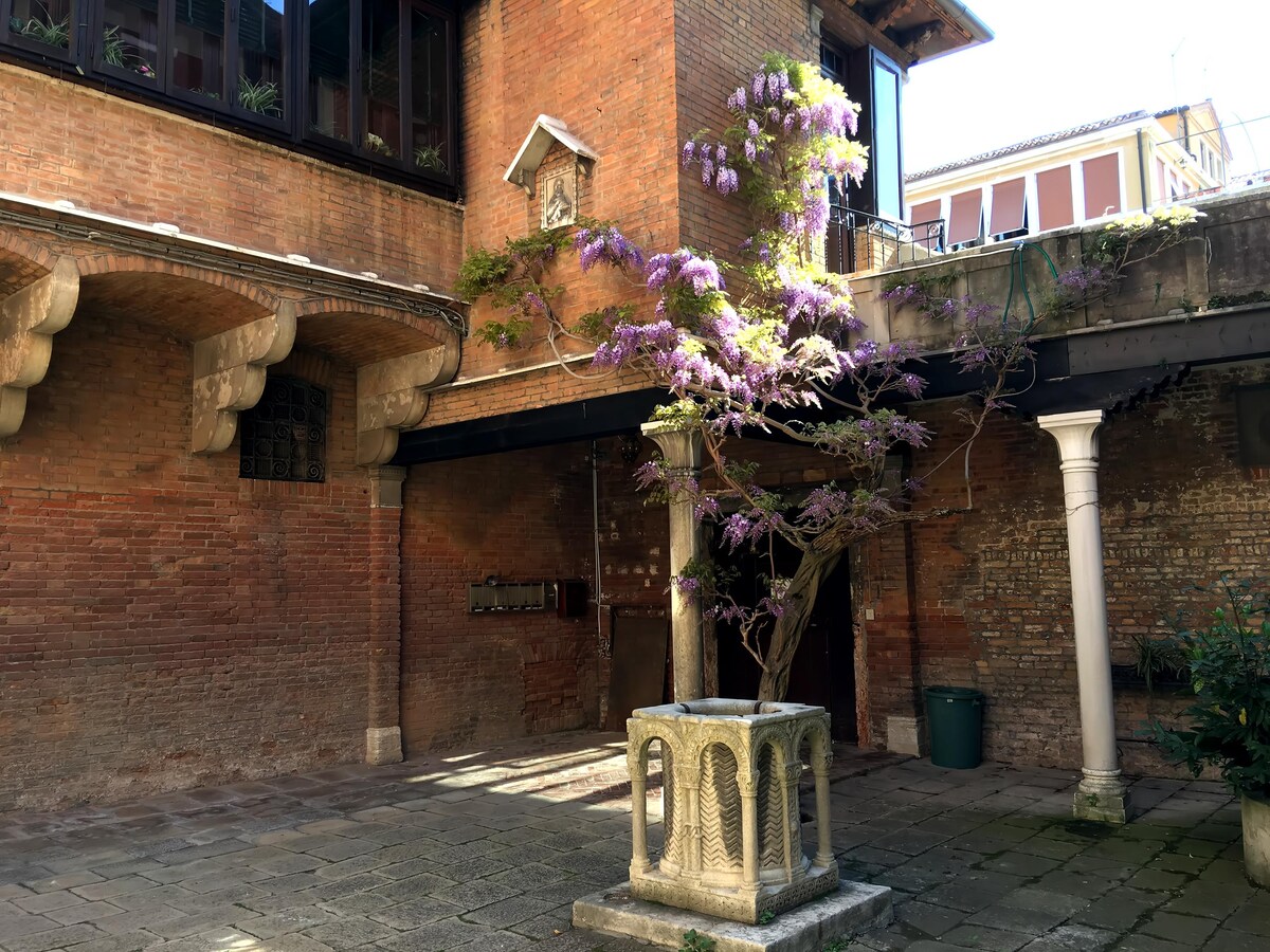 Successful Airbnb property: 2 - Ca Mae - Luxury Experience in Venice in Venezia