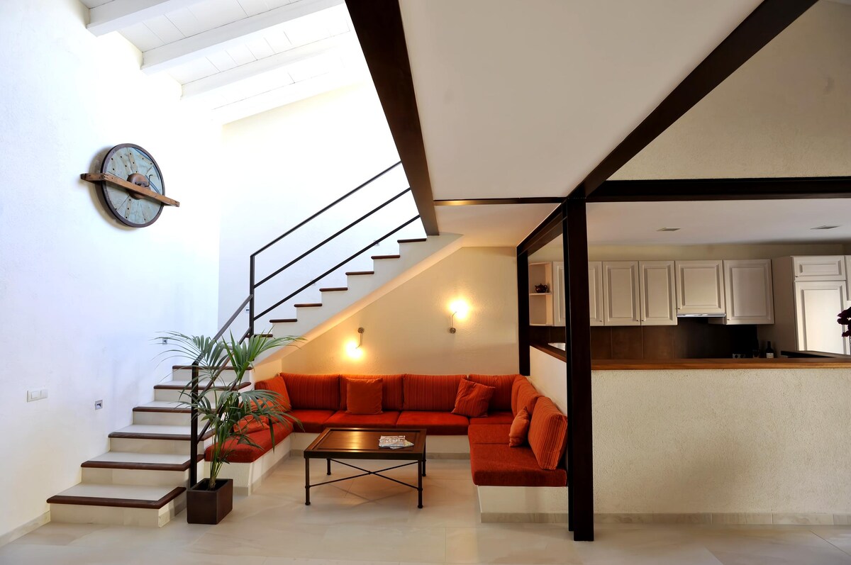 Successful Airbnb property: Modern townhouse, pool, roof terrace for 2-4 pax in Sant Llorenç Des Cardassar