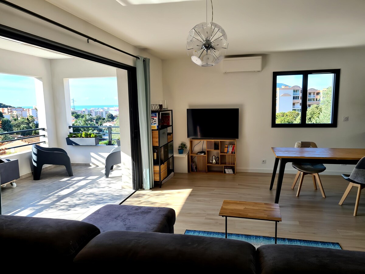 Top performing Airbnb: Quiet 2-bedroom apartment with sea view in Ajaccio