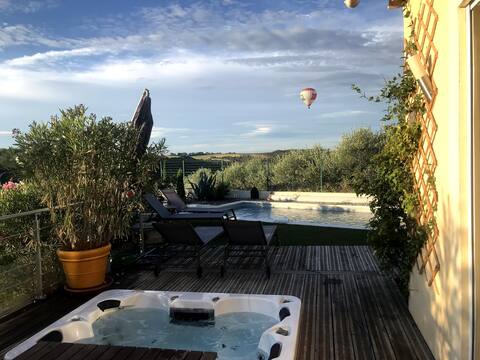 Villa with pool and hot tub, nice view. Quiet!