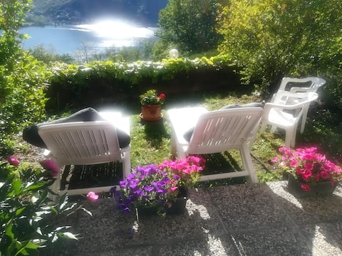 The Window on the Lake, lovely relaxation!