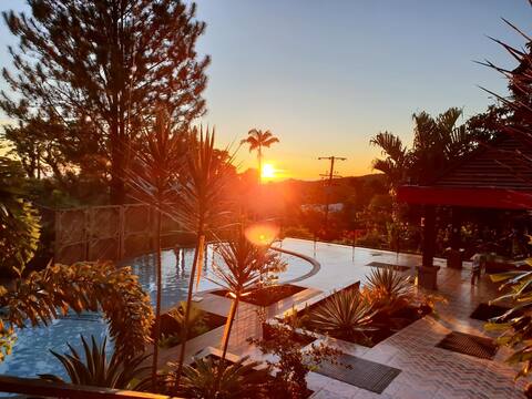 Hilltop 4 Bedroom Alcohol-Free Suite with Pool