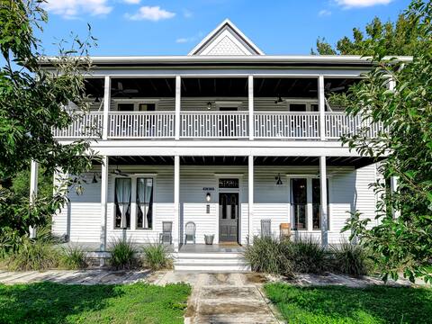 Luxury Modern Farmhouse w/Pool. The Ellison House