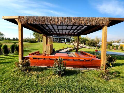 Idyllic Farmhouse Retreat - Pind