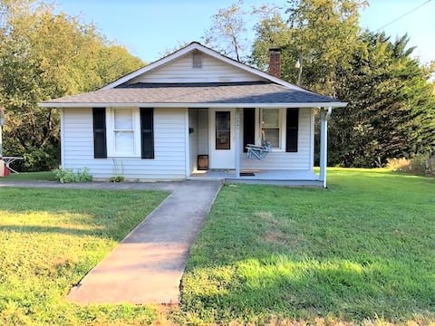 Moonshine Mini-Mansion. Enjoy the NC foothills!