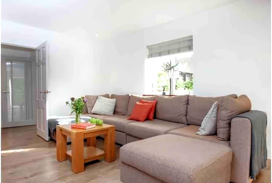 Top performing Airbnb: Lovely spacious open plan coastal home in Exmouth in Exmouth