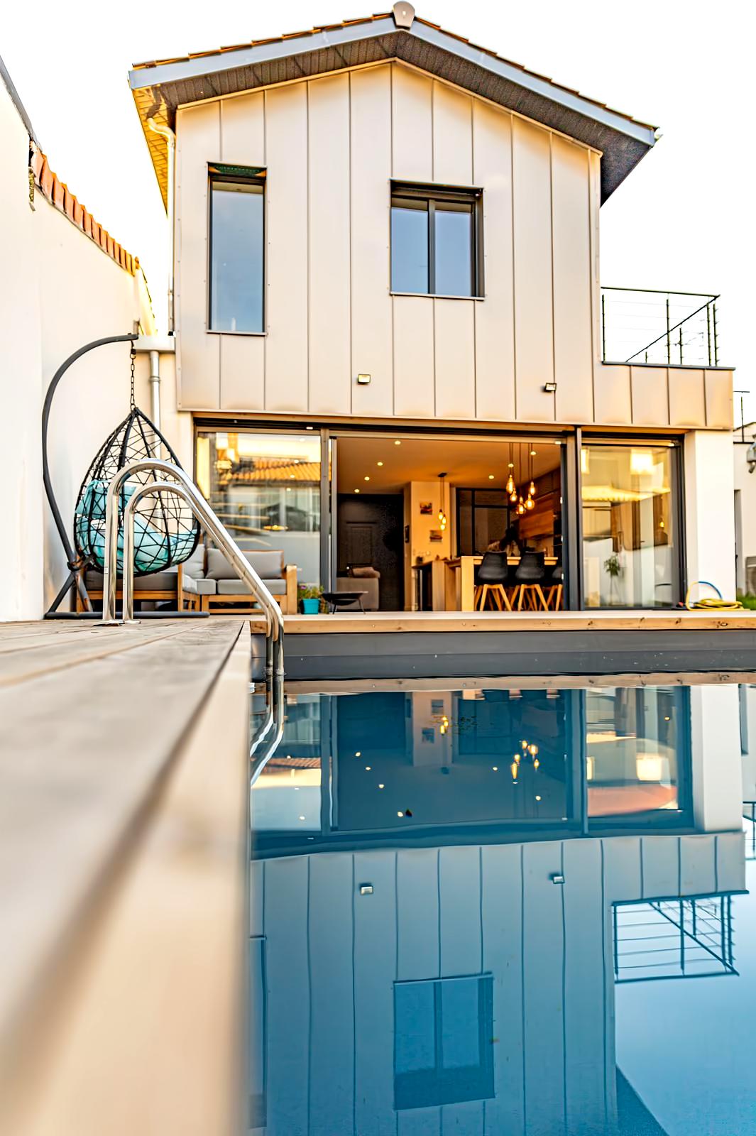 Top performing Airbnb: Cheerful townhouse with pool. in Le Bouscat