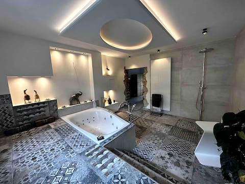 Apartment with hot tub and sauna