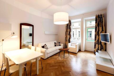 Laurenz Apartment Modern with balcony