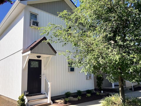 4 BR/6 bed 2 BA townhouse at 956 Philadelphia St.