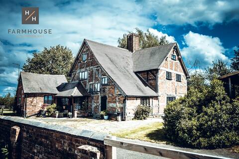 Farmhouse at Hampton Hill
