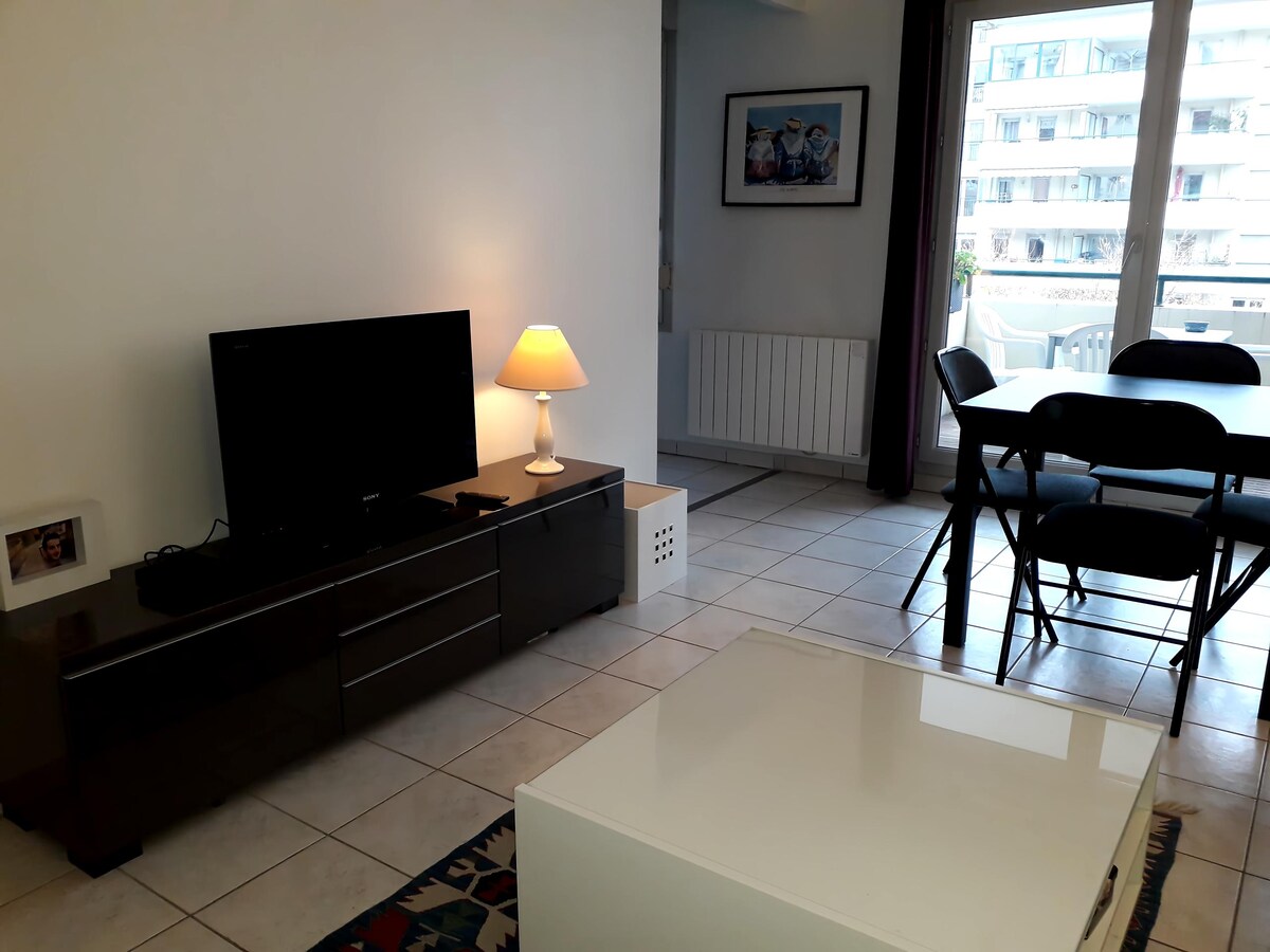 Popular Airbnb listing: Lyon Confluence, beautiful, quiet 2-room apartment in Lyon 2e Arrondissement
