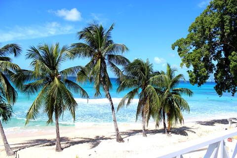 Beachfront two bedroom apartment - "Sunrise"