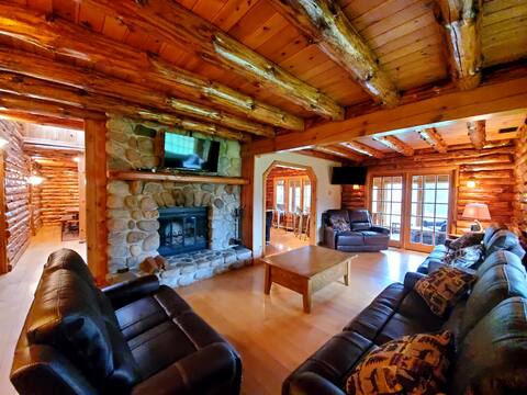 Rustic Lake George Mega-Lodge+Indr🔥Tub+Sauna+Pool